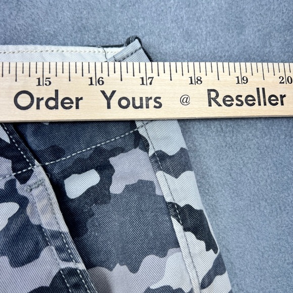 Levi's Camo Pants Black Subdued Camo Twill Straight Leg Mens Pants Size 34x30 - Picture 4 of 15
